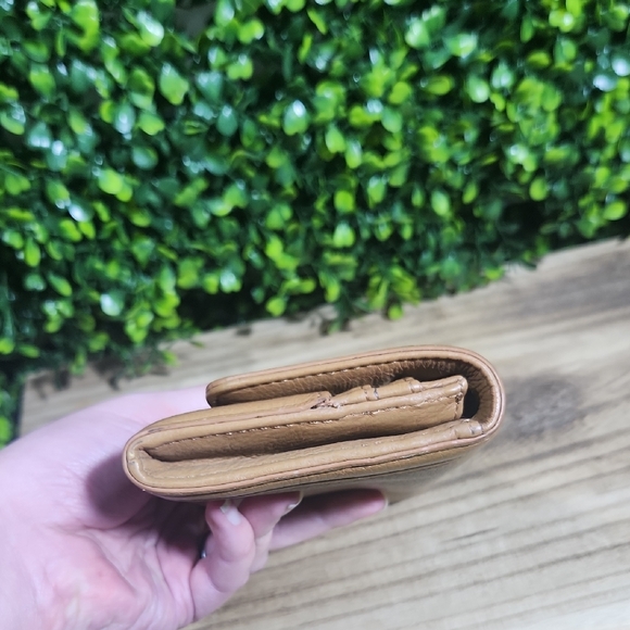 Tory Burch Tan Continental Wallet With Snap Closure - Picture 12 of 17